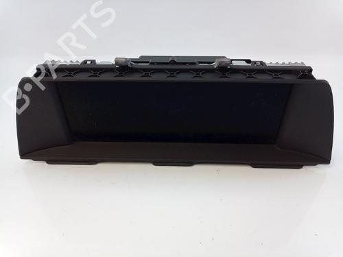 Used Display monitor BMW 5 (F10) 530 d (245 hp) 22492058