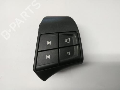 Używane Przyciski sterowania na kierownicy VOLVO V50 (545) 2.0 D (136 hp) 26912339