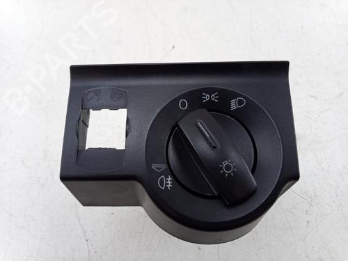 interruttore-luci-audi-a2-8z0-2000-2001-2002-2003-2004-2005-33988989 main image