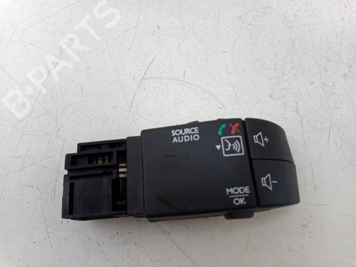 steering-wheel-controls-renault-twingo-ii-cn0_-2007-36889002 main image