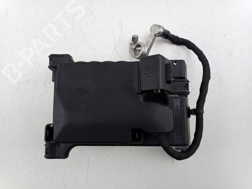 Used Fuse box Fuse box 22781036 22781036