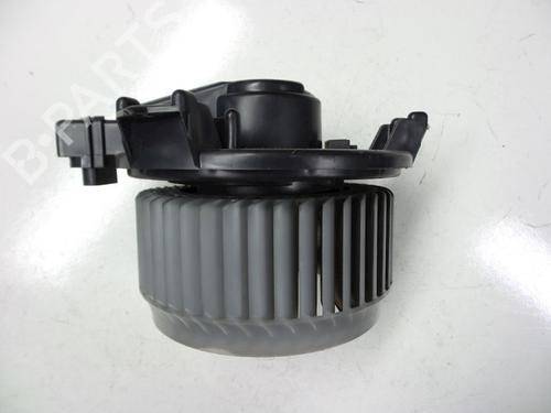 Gebläsemotor für TOYOTA YARIS (_P9_) 1.4 D-4D (NLP90_, NLP90R) (90 hp) 22467111