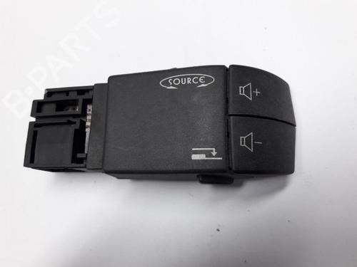 Commandes au volant RENAULT MASTER II Van (FD) 2.2 dCI 90 (FD0G, FD0N, FD2G, FD2N, FD3G, FD3N) (90 hp) 22499887