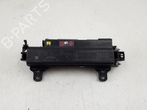 Used Fuse box TESLA MODEL S (5YJS) 70 (320 hp) 22500439