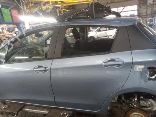 Dør venstre bagtil TOYOTA YARIS (_P13_) 1.5 Hybrid (NHP130_, NHP130) (101 hp) 31138020