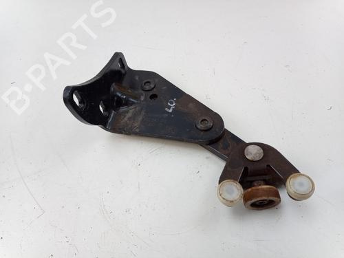 Used Hinge/Door check strap VW TRANSPORTER T5 Van (7HA, 7HH, 7EA, 7EH) 2.0 TDI (114 hp) 28196837