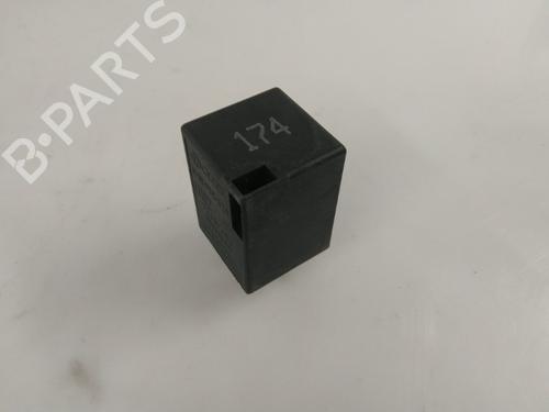 Używane Czujnik elektroniczny VW TRANSPORTER T4 Bus (70B, 70C, 7DB, 7DK, 70J, 70K, 7DC, 7DJ) 2.8 VR6 (204 hp) 30837622