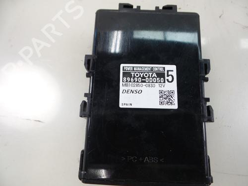 Used Electronic module TOYOTA YARIS (_P13_) 1.0 (KSP130_, KSP130) (69 hp) 22479499