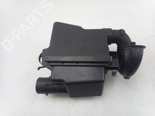 Used Air filter box TOYOTA YARIS (_P13_) 1.5 Hybrid (NHP130_, NHP130) (101 hp) 31259534