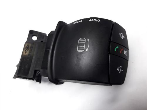 Used Steering wheel controls RENAULT MEGANE III Grandtour (KZ0/1) 1.5 dCi (KZ09, KZ0D, KZ1G, KZ29, KZ14, KZ1W, KZ10, KZ1F,... (110 hp) 22500268