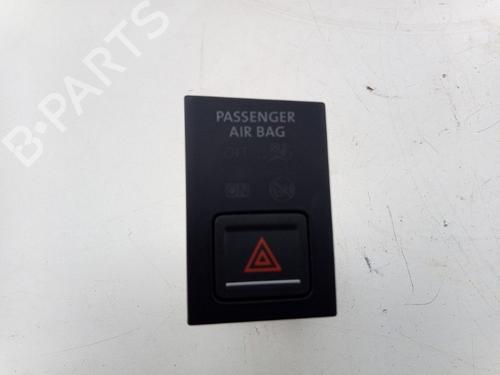 Used Warning switch Warning switch VW GOLF VII (5G1, BQ1, BE1, BE2) 1.4 TSI (122 hp) 29490245 29490245