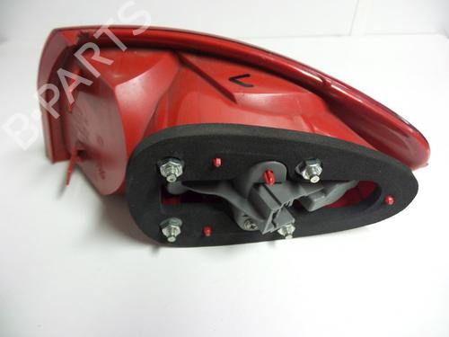 Achterlicht links ALFA ROMEO 147 (937_) 1.9 JTD (937.AXD1A, 937.BXD1A, 937.AXV1A, 937.BXB1A,... (115 hp) 30834860