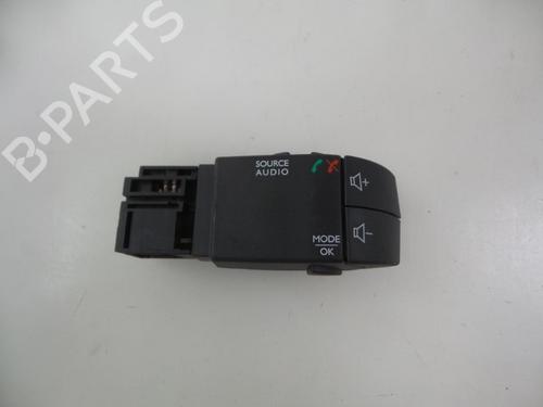 Used Steering wheel controls RENAULT CLIO IV Grandtour (KH_) 1.5 dCi 90 (KHN3, KHN4) (90 hp) 22482952