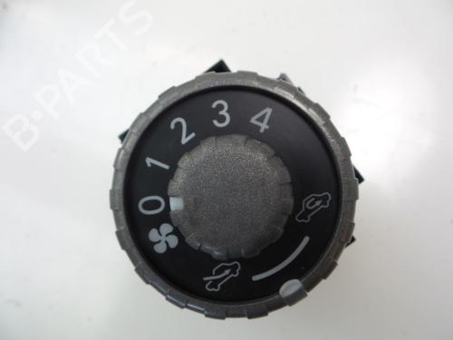 Commande Chauffage TOYOTA YARIS (_P9_) 1.3 VVT-i (SCP90_, SCP90R) (87 hp) 22474812