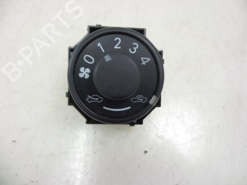Spak kontakt TOYOTA YARIS (_P9_) 1.33 VVT-i (NSP90_, NSP90R) (100 hp) 22509877