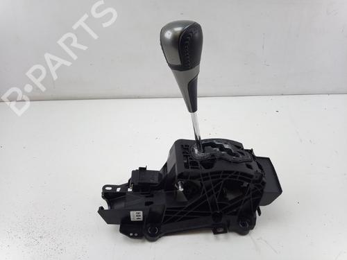 Used Gear lever TOYOTA YARIS (_P13_) 1.5 Hybrid (NHP130_) (101 hp) 28196779