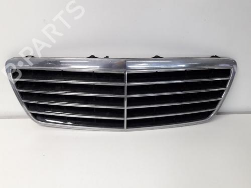 Grill MERCEDES-BENZ E-CLASS (W210) E 320 CDI (210.026) (197 hp) 22461071