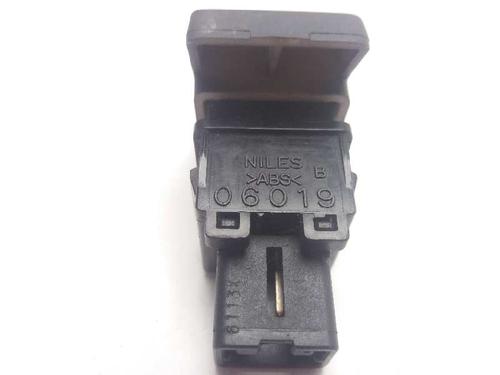 Warnblinkschalter für SUZUKI SWIFT III (MZ, EZ) 1.5 (RS415, ZC21S) (102 hp) 23874317