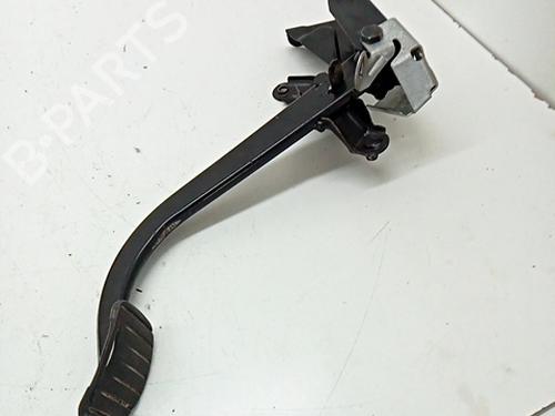Used Clutch pedal RENAULT TRAFIC II Van (FL) 2.5 dCi 145 (FL0J) (146 hp) 30050363