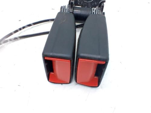 Engache cinturón Engache cinturón PEUGEOT 308 Hatchback Van (LB_) 1.5 BlueHDi 130 (LBYHZP) (131 hp) 33765111 33765111