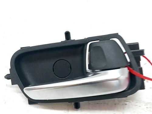 front-right-interior-door-handle-toyota-yaris-_p21_-_pa1_-_ph1_-2020-35752638 main image