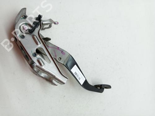 Used Break pedal TOYOTA YARIS (_P9_) 1.3 VVT-i (SCP90_, SCP90R) (87 hp) 23356064
