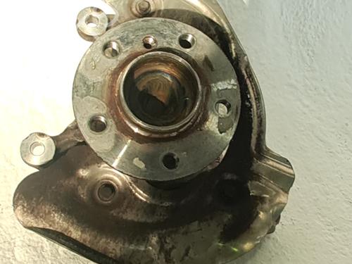 Used Right front steering knuckle BMW i3 (I01) s Electric (184 hp) 30960649