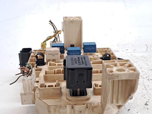 Used Fuse box SUZUKI SWIFT III (MZ, EZ) 1.3 (RS413, ZC11S) (92 hp) 28142084