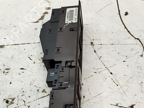 Left front window switch MAHINDRA XUV500 2.2 CRDe | BP38437696I27 - Image 2