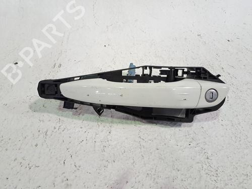 Used Front left exterior door handle OPEL CORSA F (P2JO) 1.2 (68) (101 hp) 28037631