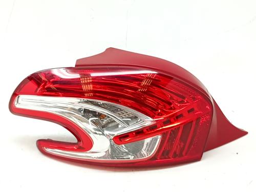 Venstre Baklys PEUGEOT 208 I (CA_, CC_) 1.2 VTI 82 (82 hp) 31700809