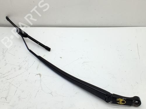 front-windshield-wiper-arm-toyota-yaris-cross-mxp_-2020-38418103 main image