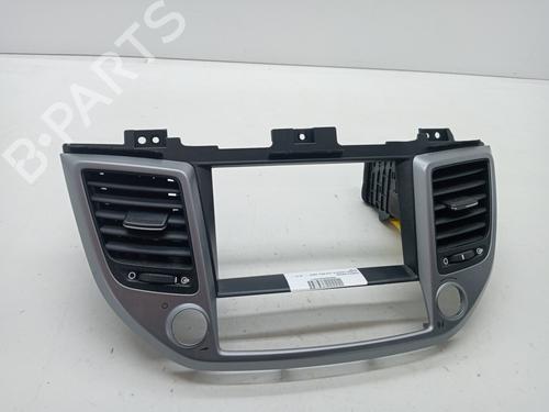 Used Middle console HYUNDAI ix35 (LM, EL, ELH) 2.0 CRDi (136 hp) 23345148