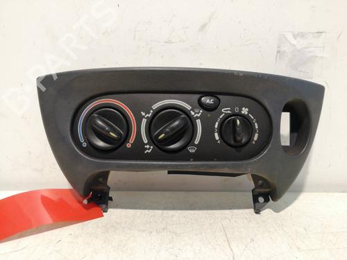 Airco bedieningspaneel RENAULT MEGANE I Classic (LA0/1_) 1.6 e (LA0F, LA0S) (90 hp) 25457702