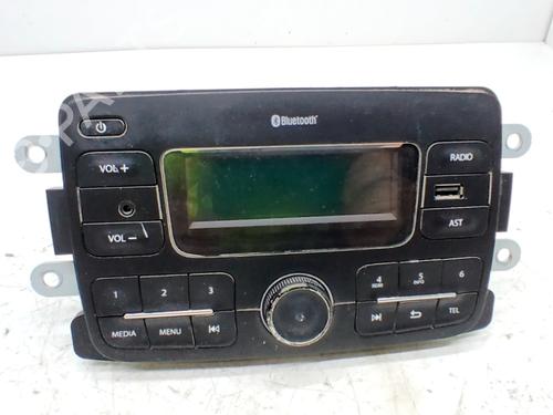 Used Radio Radio DACIA DUSTER (HM_) 1.5 dCi 115 (HMAD) (116 hp) 33762353 33762353