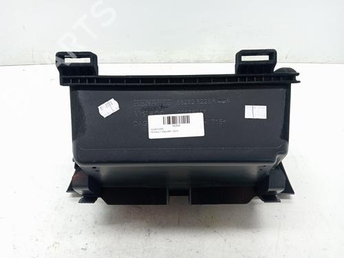 Used Glove box RENAULT KADJAR (HA_, HL_) 1.3 TCe 140 (HLNB, HLN1) (140 hp) 23355801