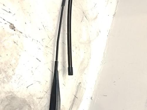 Used Front windshield wiper arm Front windshield wiper arm 37159598 37159598
