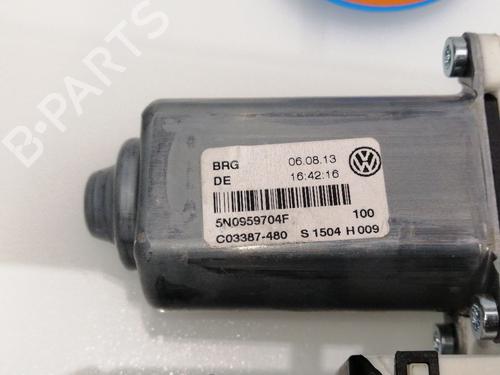 Rudehejsemotor bagstkærm højre VW TIGUAN (5N_) 1.4 TSI (160 hp) 23419261