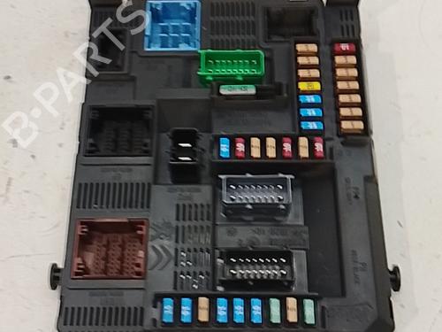 Used Fuse box Fuse box 39554669 39554669