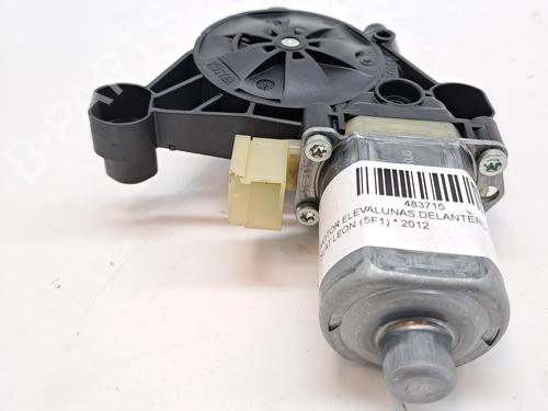 Right front window motor SEAT LEON (5F1) 1.5 TGi | BP23362778E20