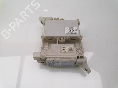 Used Fuse box TOYOTA HILUX VIII Pickup (_N1_) 2.4 D 4WD (GUN125_, GUN125R) (150 hp) 27461662