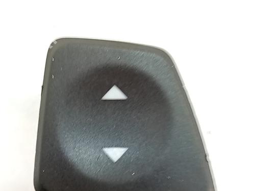 Used Left front window switch Left front window switch FIAT 500 (312_) 1.2 (312AXA1A) (69 hp) 33761990 33761990