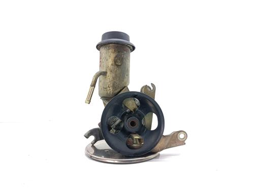 Used Steering pump TOYOTA YARIS (_P1_) 1.4 D-4D (NLP10_, NLP10R) (75 hp) 26538525