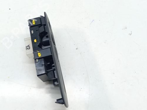 Right front window switch RENAULT KADJAR (HA_, HL_) 1.5 dCi 110 (HLA3) | BP28126077I26 