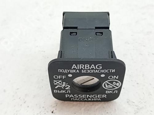 switch-toyota-c-hr-_x1_-2016-39740820 main image