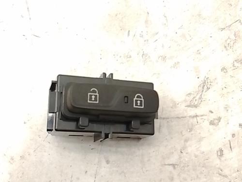 switch-volvo-v40-hatchback-525-2012-2013-2014-2015-2016-2017-2018-2019-36377083 main image