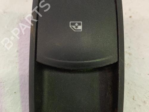 interrupteur-de-vitre-avant-droite-opel-corsa-e-x15-2014-37591740 main image