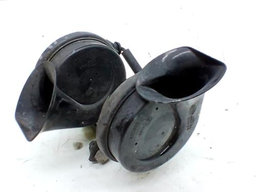 Horn VW POLO IV (9N_, 9A_) 1.4 TDI (70 hp) 32106899