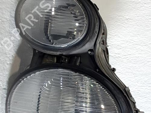 Venstre forlygte MERCEDES-BENZ E-CLASS (W210) E 240 (210.061) (170 hp) 32107483