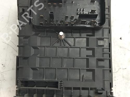 Fuse box VW GOLF V (1K1) 2.0 TDI | BP39429553E1 - Image 2